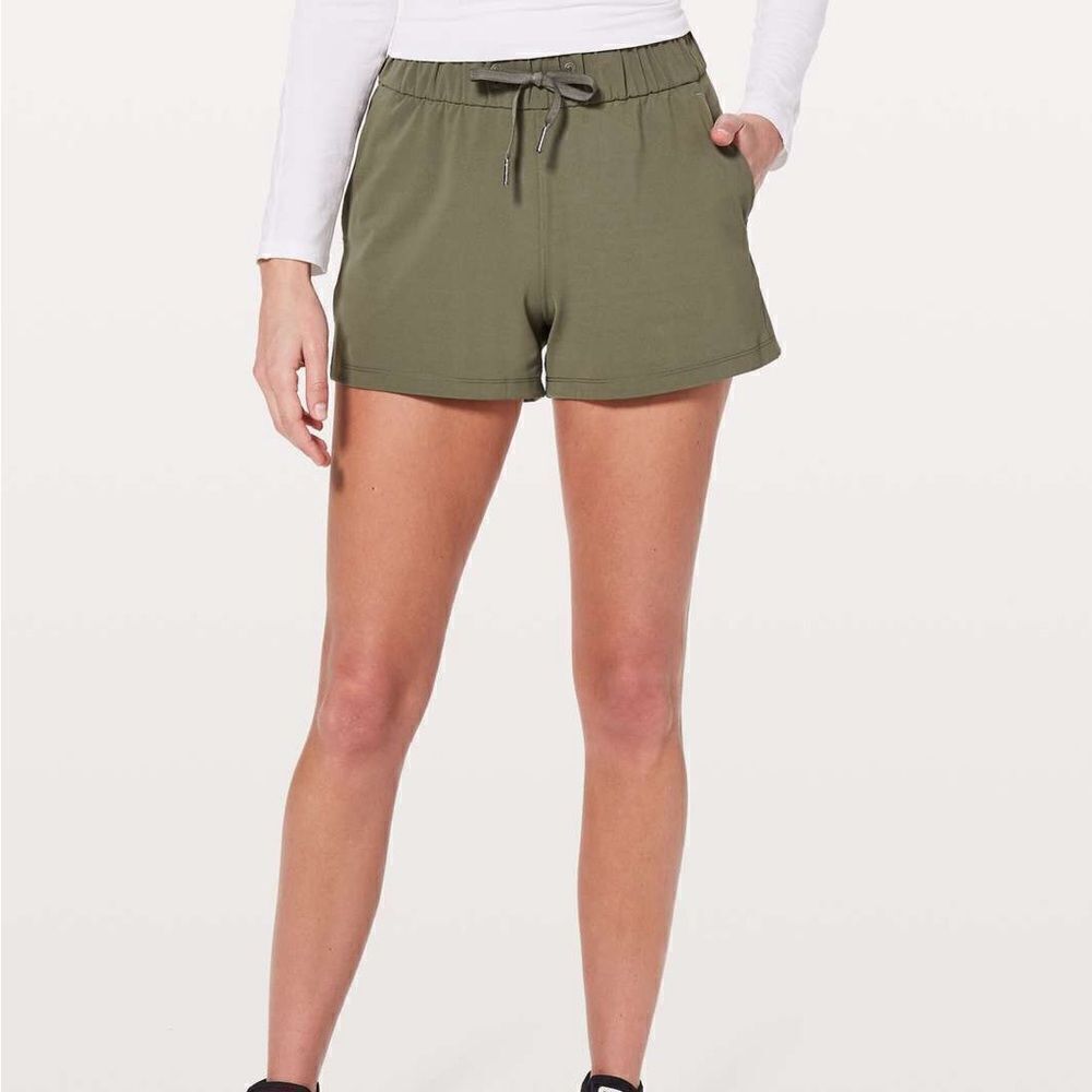 Lululemon On The Fly Short *2.5" in Sage
